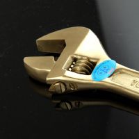 防爆扳手电工使用技巧